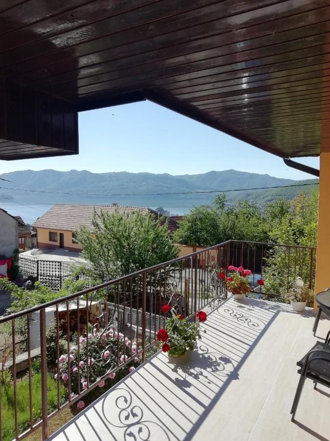 Apartament Casa Darius Orszowa Zewnętrze zdjęcie